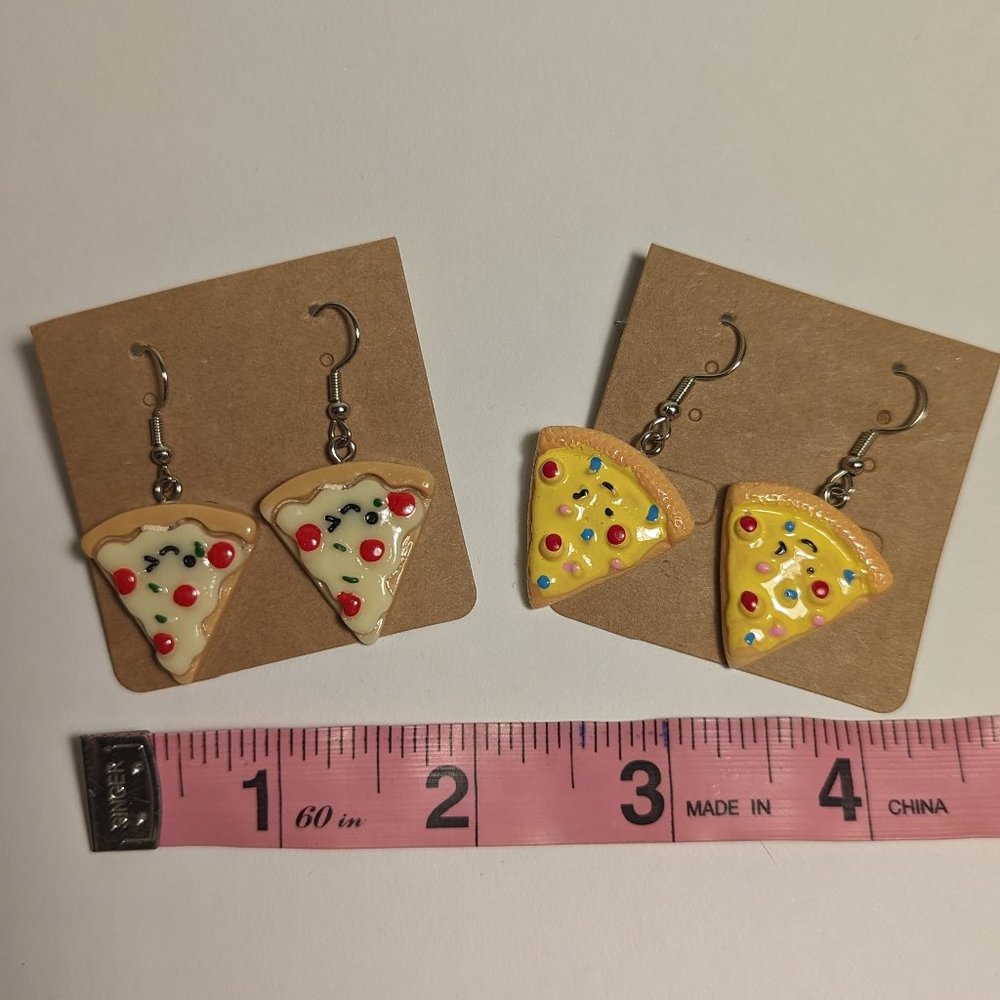 Pair of pizza novelty earrings
